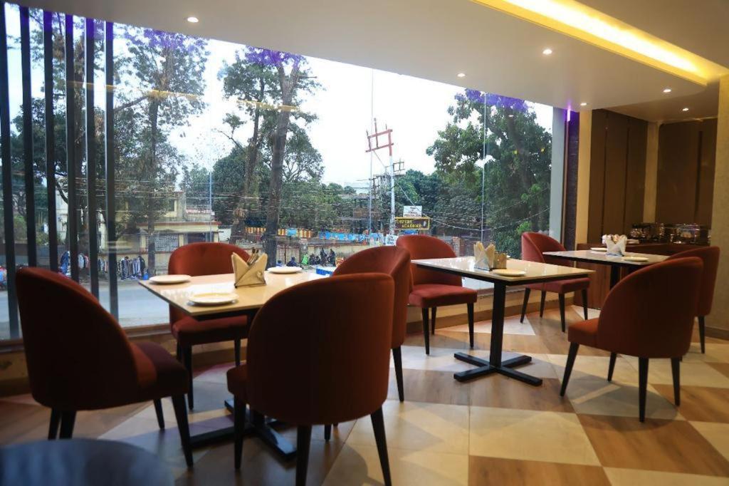 Sapphire Sky Hotel Dehradun Bagian luar foto