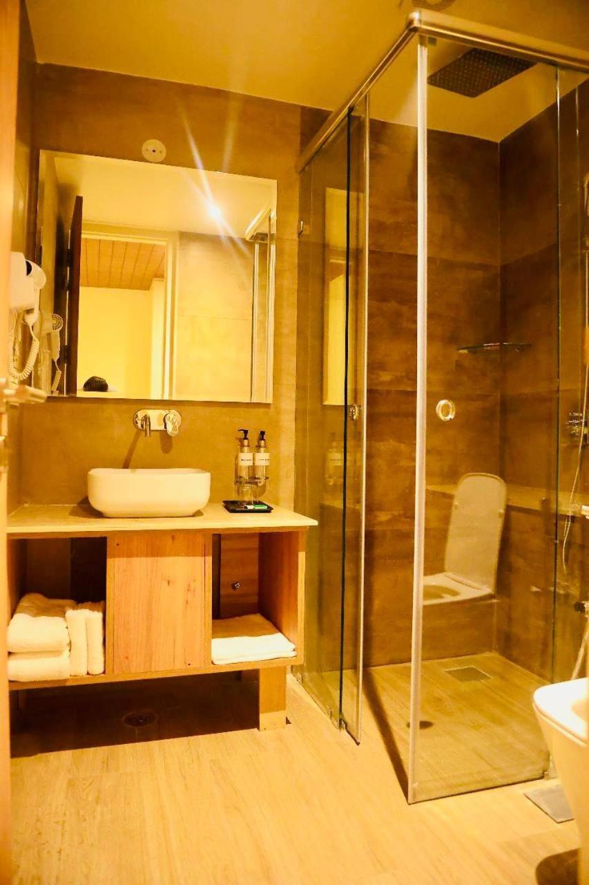 Sapphire Sky Hotel Dehradun Bagian luar foto